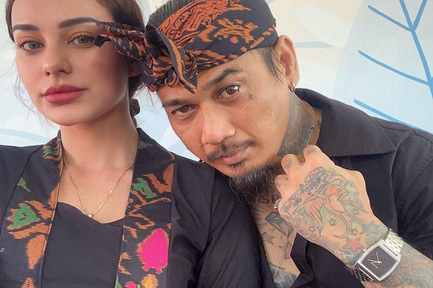 Nora Alexandra Sakit...
