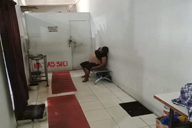 Tewas Dalam Toilet,...