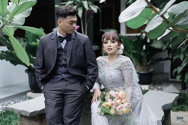 Nadia Christina Akui...