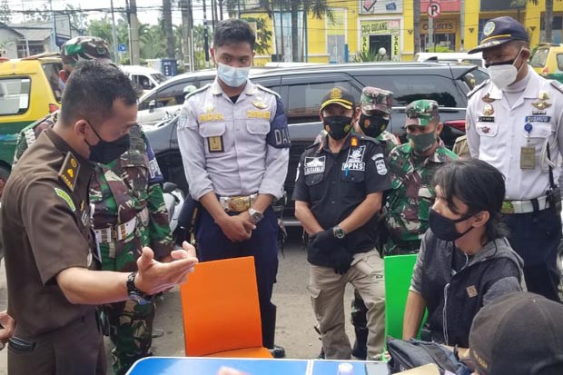 Bikin Haru, Jaksa di...