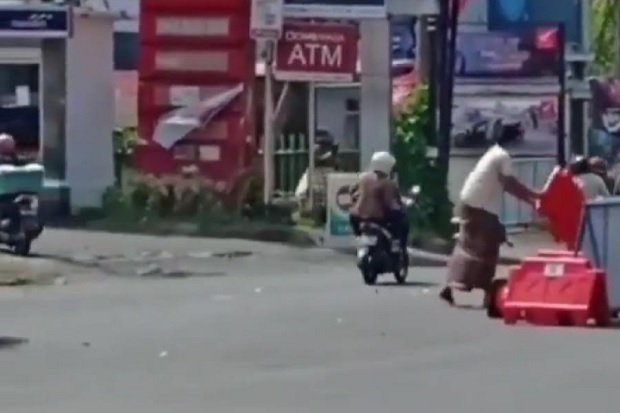 Kesal dengan Penyekatan,...