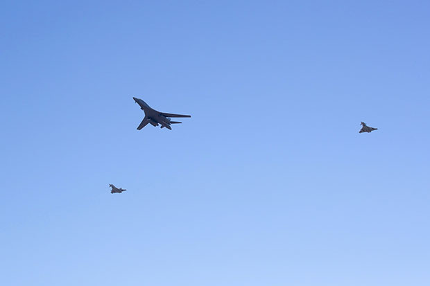 Jet Tempur Moskow Cegat...