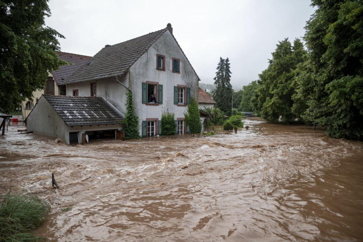 Banjir Bandang Terjang...