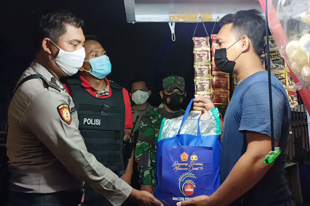 Digeruduk Petugas Gabungan,...