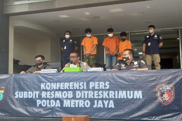 Polisi Ciduk 2 Anggota...