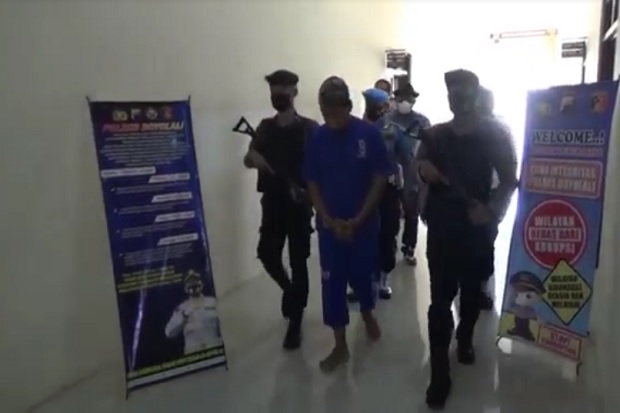 Reuni Berdarah, Gelar...