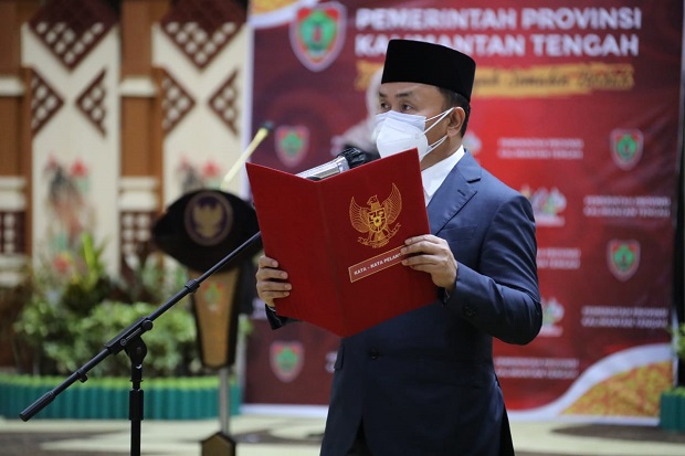 Gubernur Lantik Bupati...
