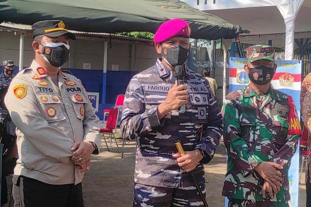 TNI AL Gelar Vaksinasi...