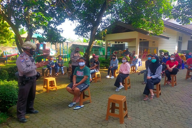 Datang Lebih Pagi, Warga...