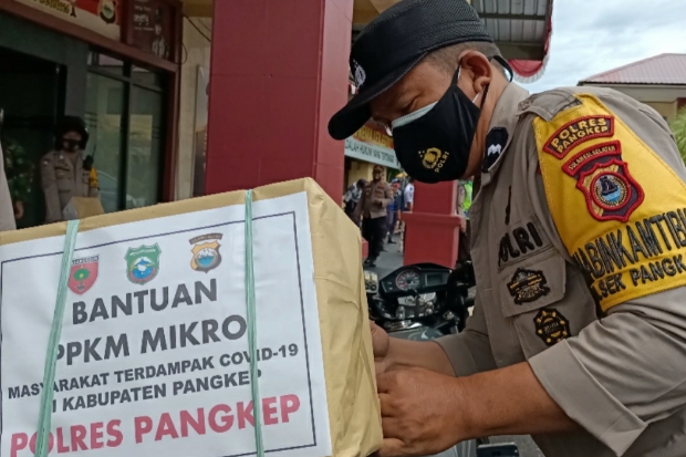 Polres Pangkep Salurkan...