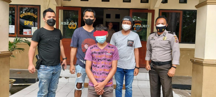 Cemburu Buta, Pemuda...