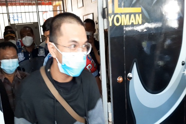 Pemilik Kedai Kopi Pelanggar...