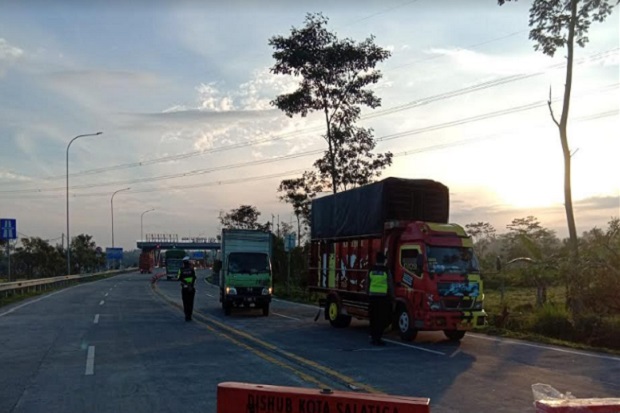 Ribuan kendaraan Diputarbalikkan...