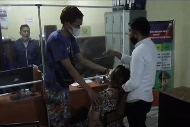 Polisi Tahan Oknum Satpol...