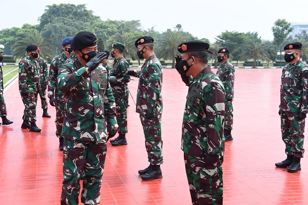 Panglima TNI Naikkan...
