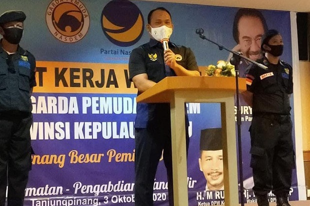 Prananda Berikan Beasiswa...