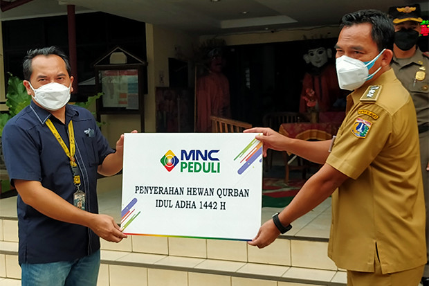MNC Peduli Serahkan...