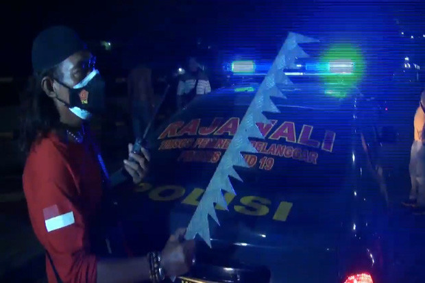 Malam Takbiran, 2 Kelompok...