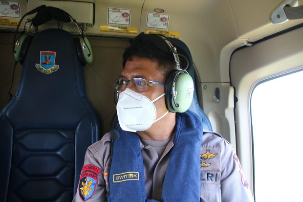 Gunakan Helikopter,...