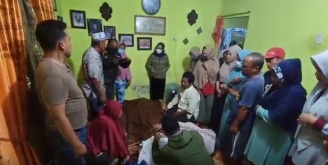 Medan Gempar, Seorang...