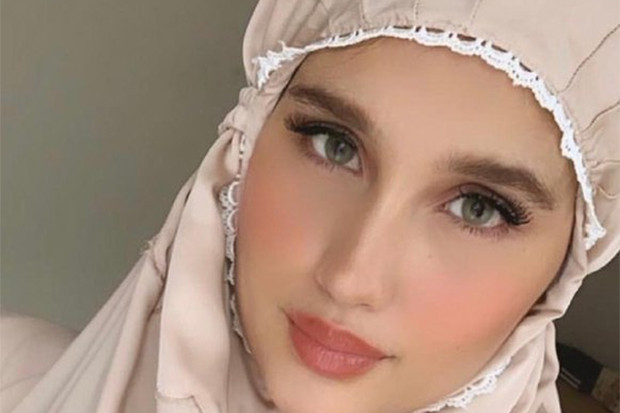 Cinta Laura Cantik Banget...