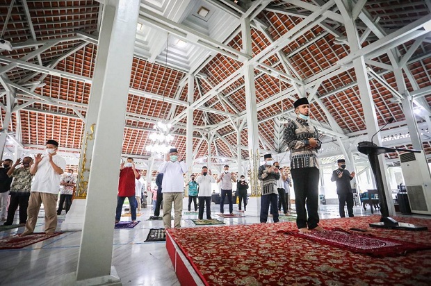 Salat Idul Adha di Rumah...