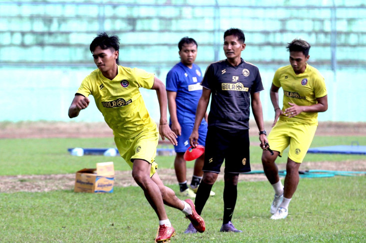Liga 1 Masih Tertunda,...