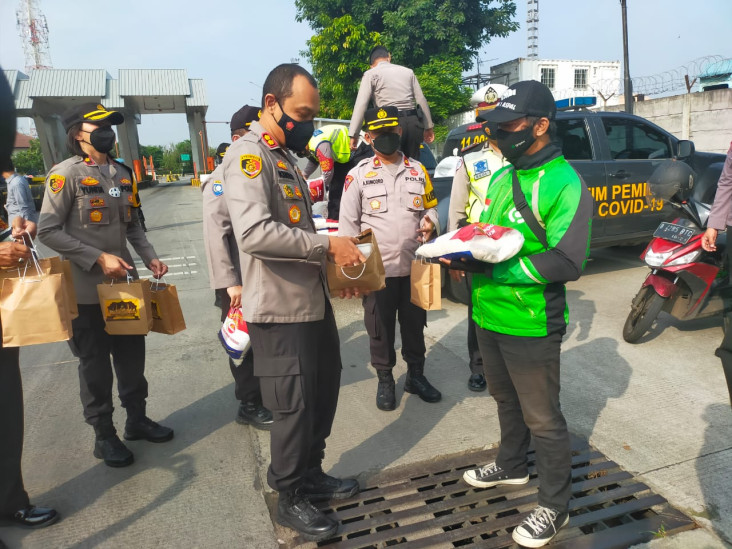 Peduli Sesama, Polisi...