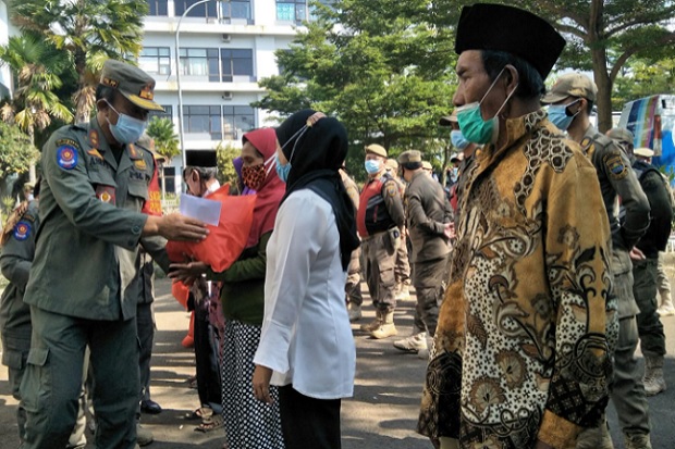 Cakep! Anggota Satpol...