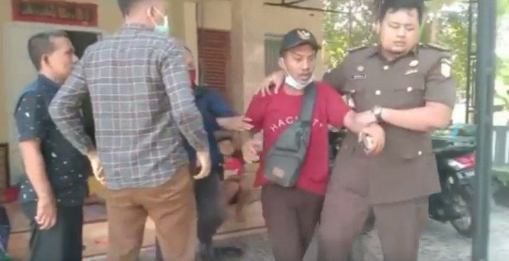 Di-OTT Kejari, Makelar...