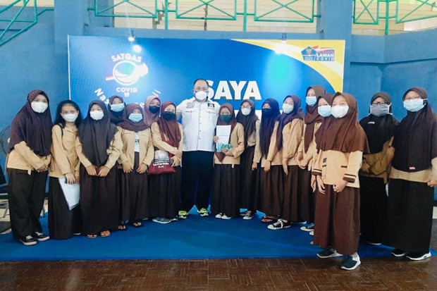 Ribuan Pelajar SMP dan...