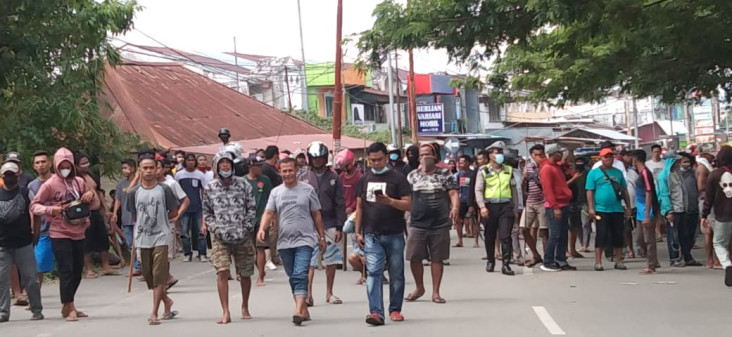 Sorong Memanas, 2 Kelompok...