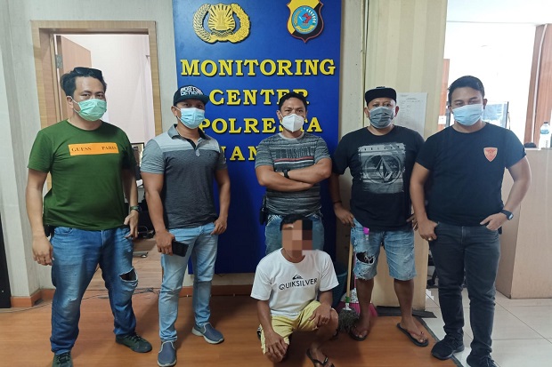 Asyik Pesta Miras, Seorang...