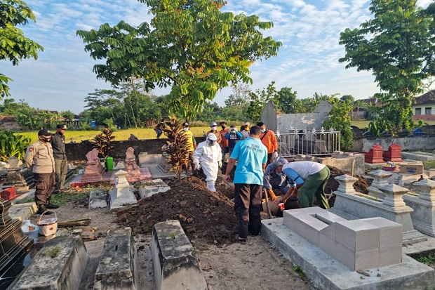 Klaten Gempar, Kuburan...