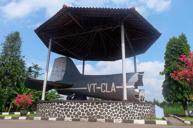 Pesawat Dakota VT-CLA,...