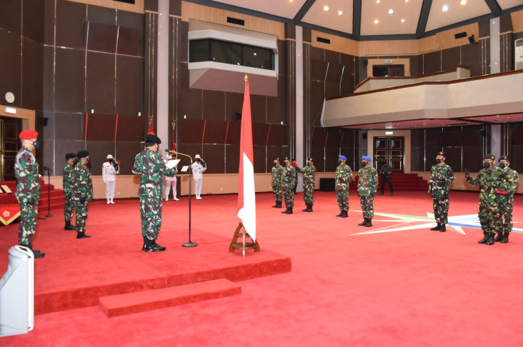 Panglima TNI Pimpin...
