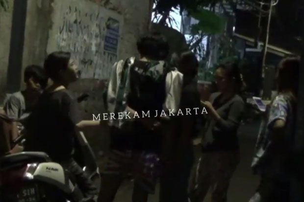 Terbakar Api Cemburu,...