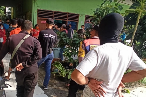 Mepet Pemukiman, Sekolah...