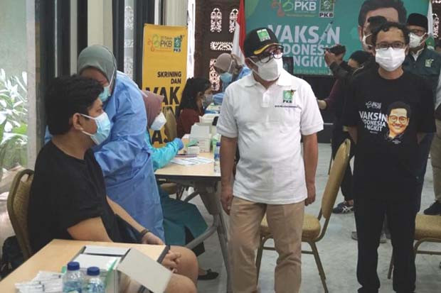 Vaksinasi Hari Kedua,...