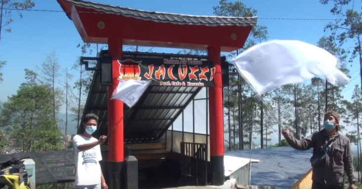 Kibarkan Bendera Putih,...