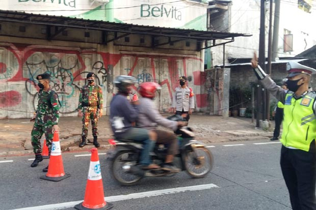 Hari Pertama PPKM Level...