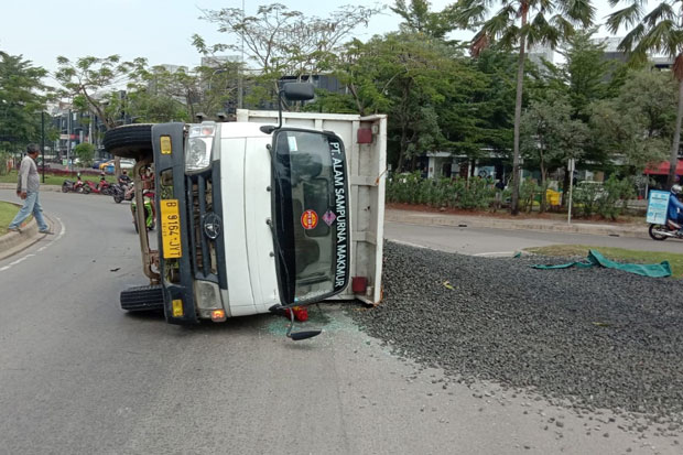 As Roda Patah, Truk...