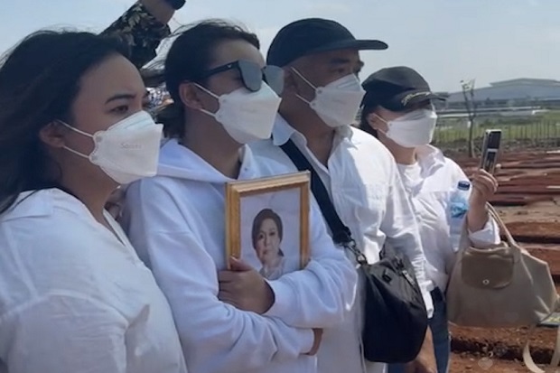 Amanda Manopo dan Keluarga...