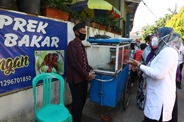 Berikan Bantuan kepada...