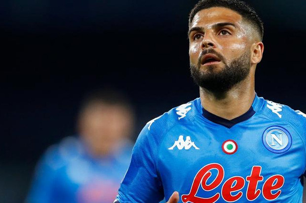 Bertahan di Napoli,...