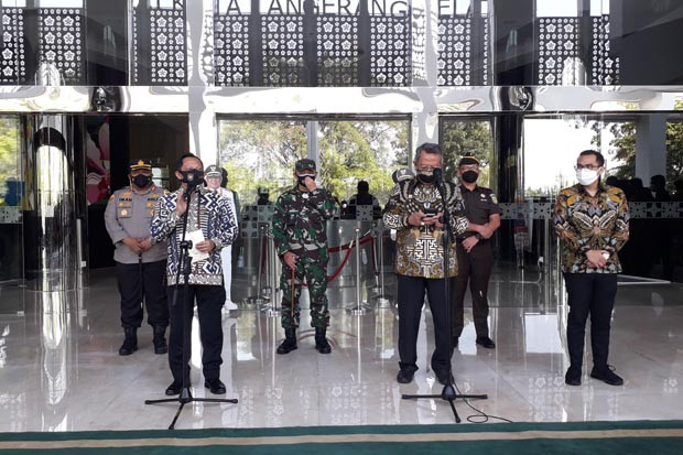Pemkot Tangsel Bayar...