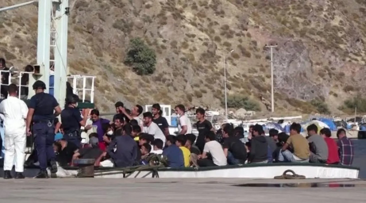 Turki Tahan 208 Migran...