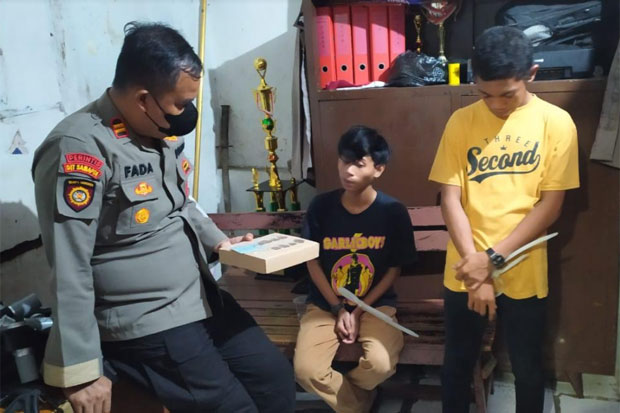 Polisi Bekuk 2 Remaja...
