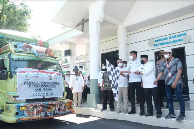 740 Ton Beras PPKM Didistribusikan...