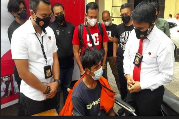 Kejar Barang Bukti Pencurian,...